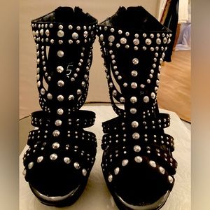 Aldo size 8.5 black platforms with silver studs